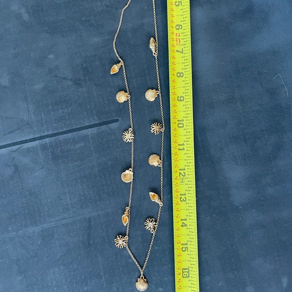 Cute seashell necklace gold tone. Loft. $15 - Picture 4 of 9